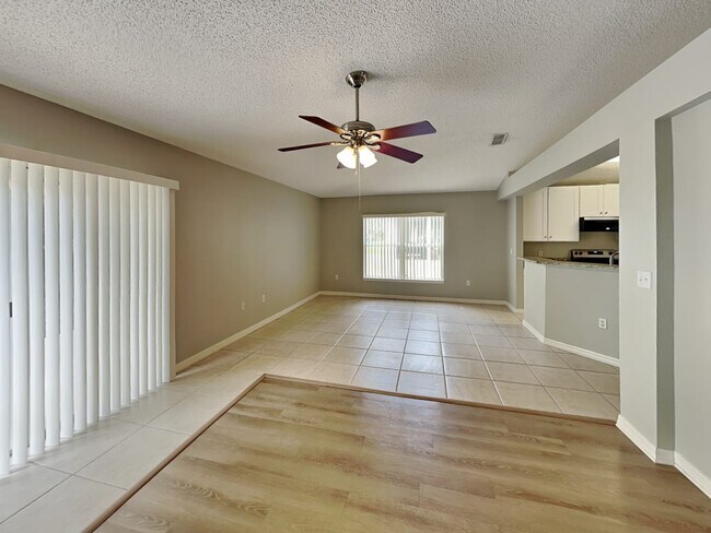 Foto del edificio - 2100 Brookshire Cir