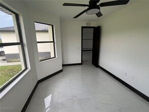 Building Photo - 727 Aletha Ave S