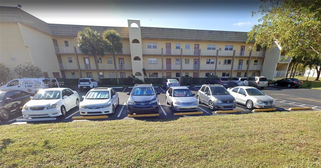 8130 Sunrise Lakes Blvd Unit 208, Sunrise, FL 33322 Condo for Rent in Sunrise, FL
