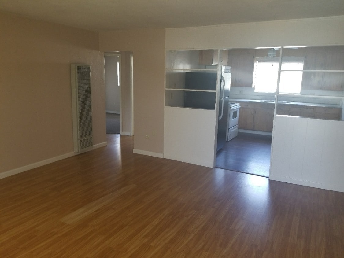 Primary Photo - 225 W Eaton Ave