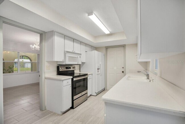 Foto del edificio - 1143 E Fowler Dr