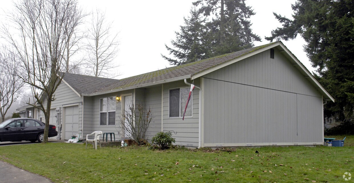 Building Photo - 10022-10024 149th Ct E
