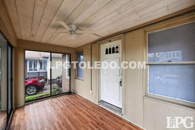 Building Photo - 4120 Parrakeet Ave