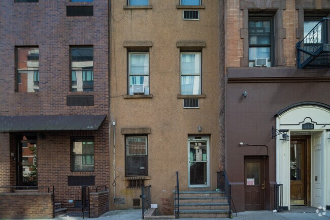 216 E 13th St New York, NY 10003 - 216 E 13th St