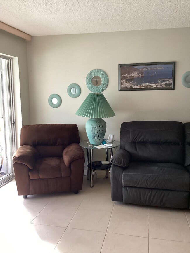 Foto del edificio - 1225 S Lakes End Dr