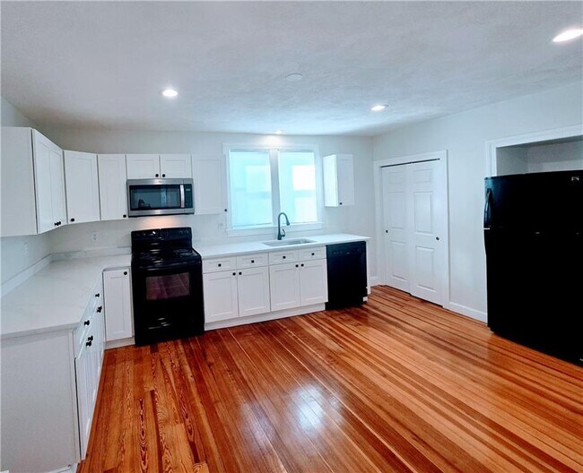 Foto del edificio - 268 1/2 Greenville Ave