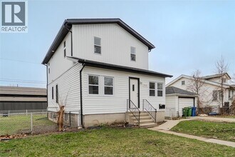 Building Photo - 932 Oak Ave