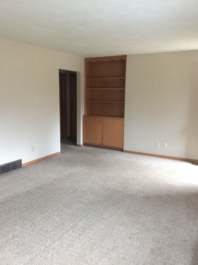 Building Photo - 1624 Eastmoreland Ave