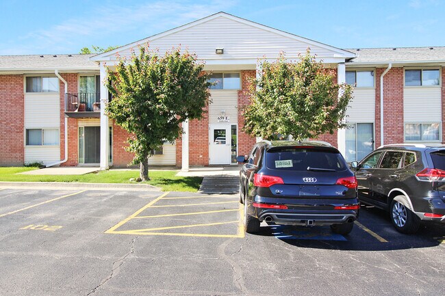 Building Photo - 659 E Fullerton Ave