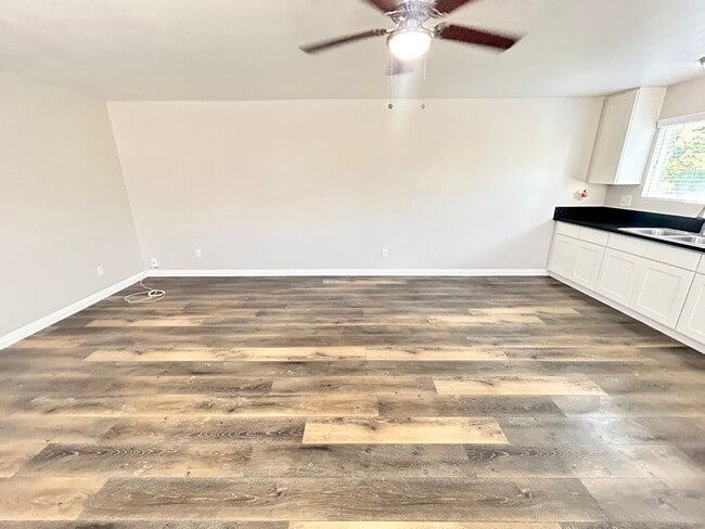 Foto del edificio - 5795 Kenwood Pl