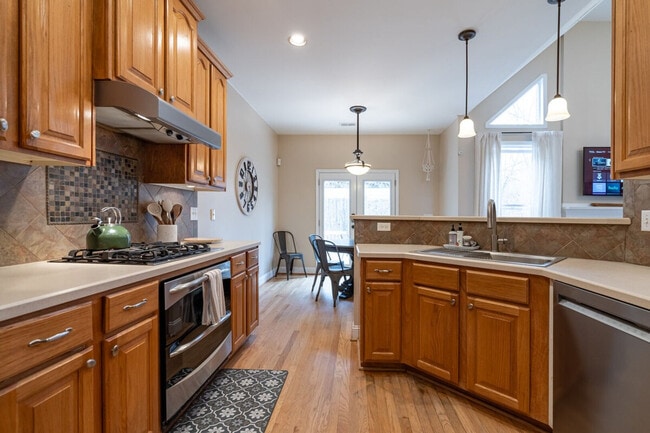 Building Photo - 350 Park Creek Ridge