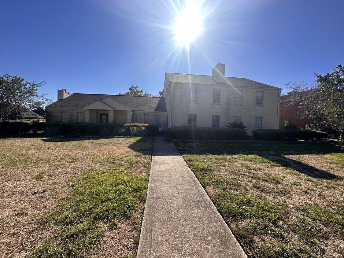 8125 Willow Bend Dr, Beaumont, TX 77707 Townhome Rentals in Beaumont