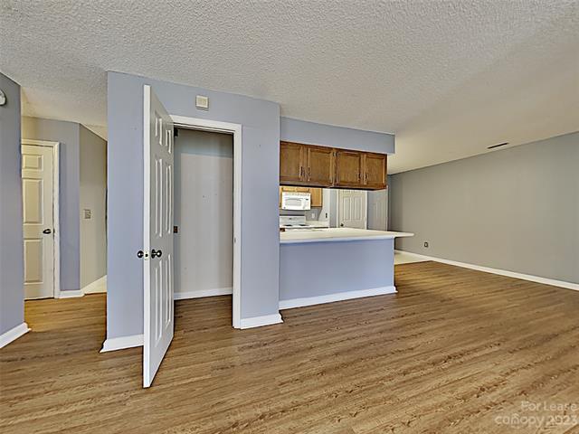 Building Photo - 6203 Rosecroft Dr