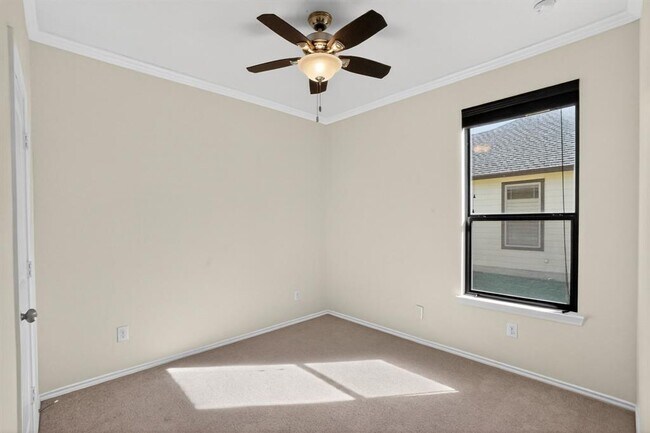 Foto del edificio - 2239 Howry Dr