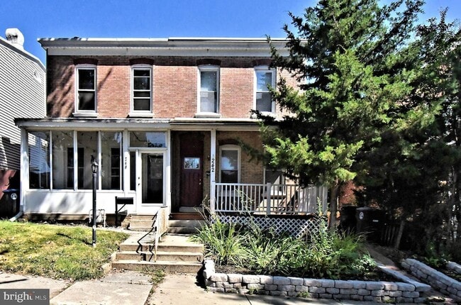 Building Photo - 242 E 8th Ave