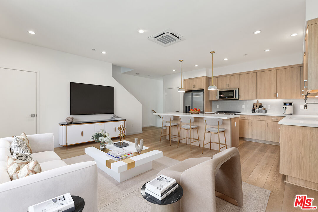 Foto principal - 3419 1/2 Fletcher Dr