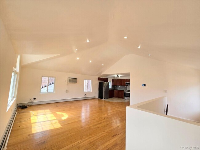 Foto del edificio - 219-23 114th Rd