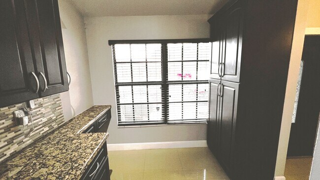 Rincón de desayuno - 2310 Elm Ct