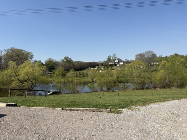 Foto del edificio - 6621 Fannie Daniels Rd