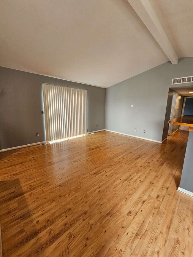 Building Photo - 2 Bedroom Condo with Vaulted Ceiling, Open Kitchen, Attached Garage in Desirable Clinton Township...