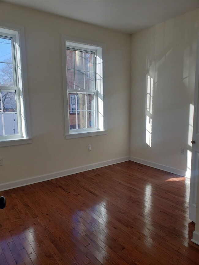 Foto del edificio - 6100 Jefferson St