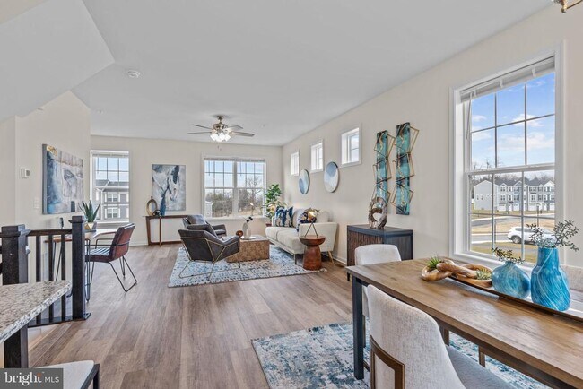 Building Photo - 2051 Ter Vw Ln