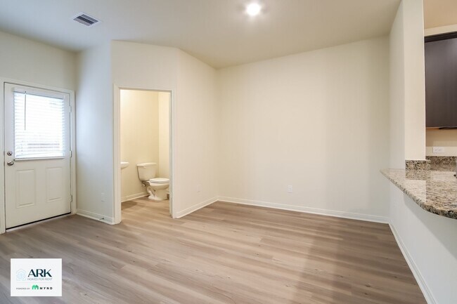 Foto del edificio - 560 Solomon Ln