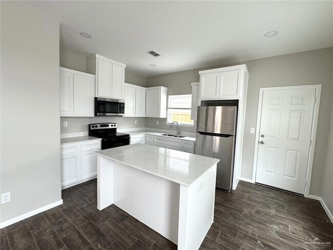 Building Photo - 1601 Molino Dr