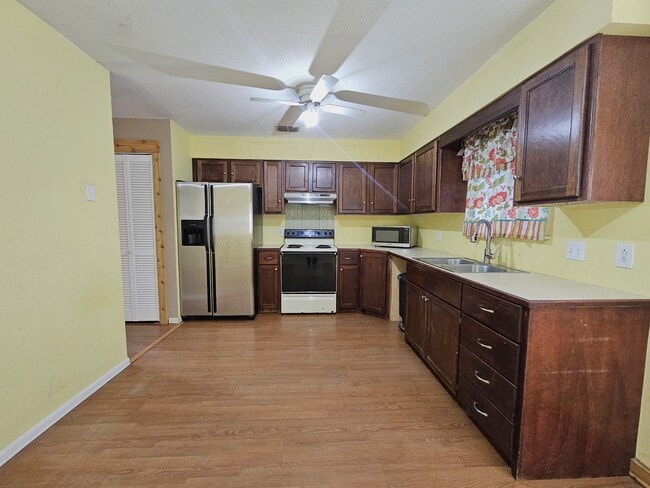 Foto del edificio - Cozy 3 Bed/2Bath/1Gar House