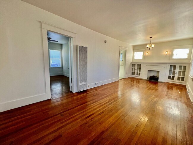 Foto del edificio - La Jolla 1 Bed / 1 Bath Home With Garage