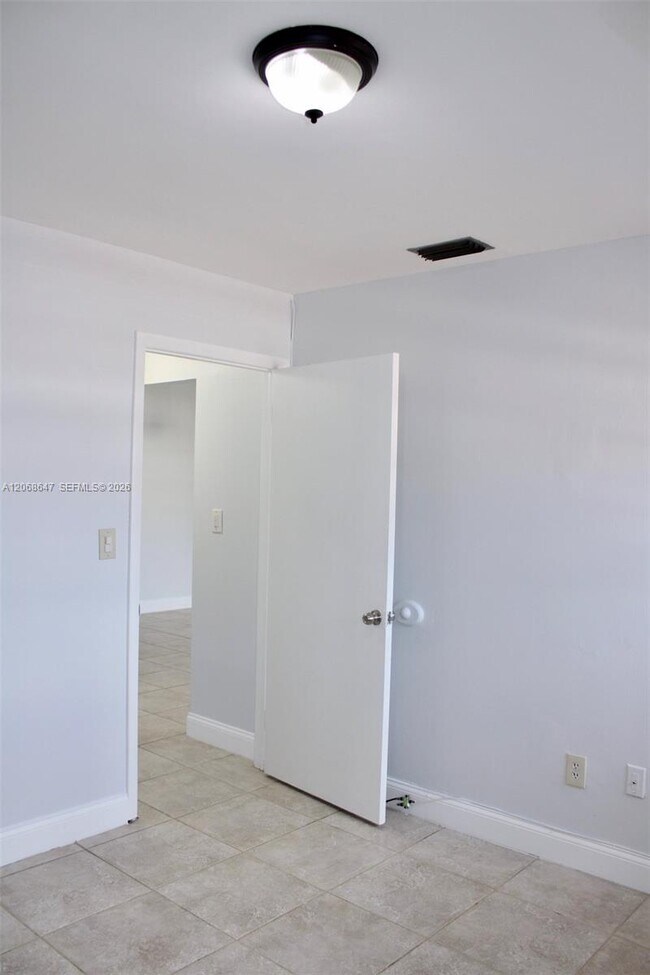 Foto del edificio - 2728 W 74th St