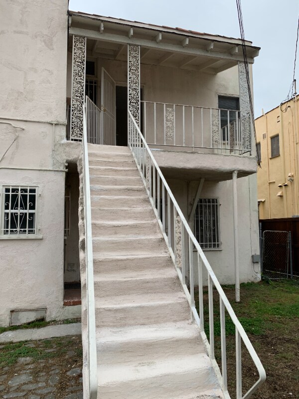 Photo - 824 1 / 2 S Curson Ave