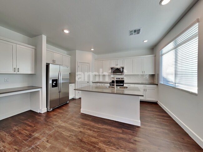 Foto del edificio - 4247 W St Charles Avenue