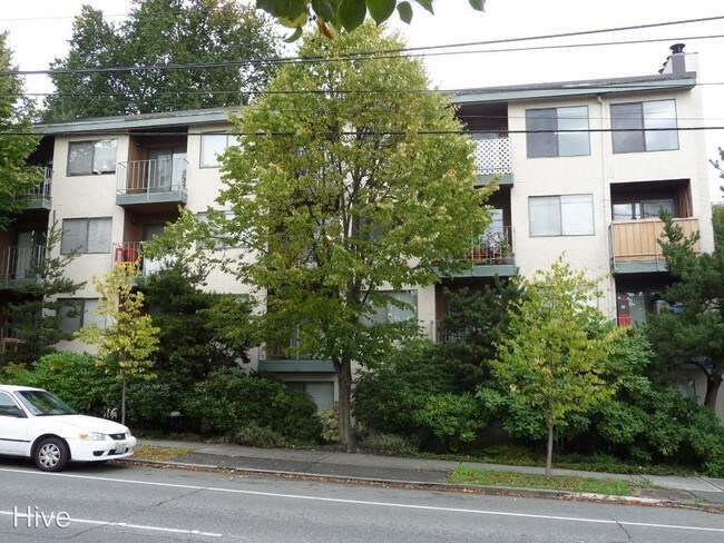 Building Photo - 7000 Roosevelt Way NE