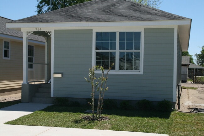 Photo - 724 16th St House