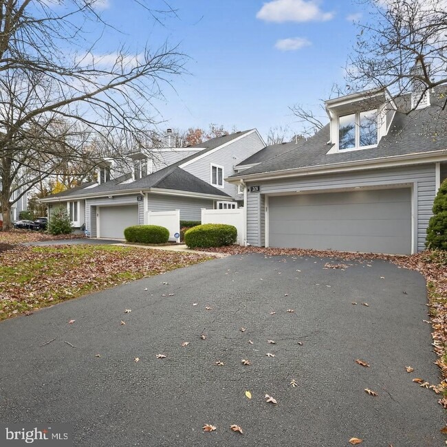 Building Photo - 203 Sunshine Lakes Dr