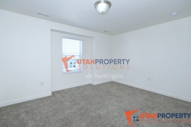 Foto del edificio - 8172 Broken Spoke Ln