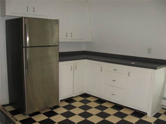 Building Photo - 36 Pleasant St