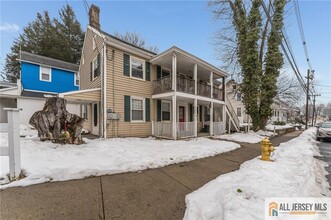 Building Photo - 20 Willow Ave