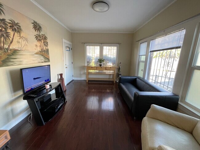 Living Room - 4914 Lemon Grove Ave