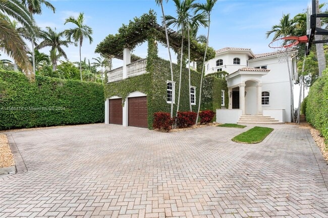 Building Photo - 305 N Hibiscus Dr