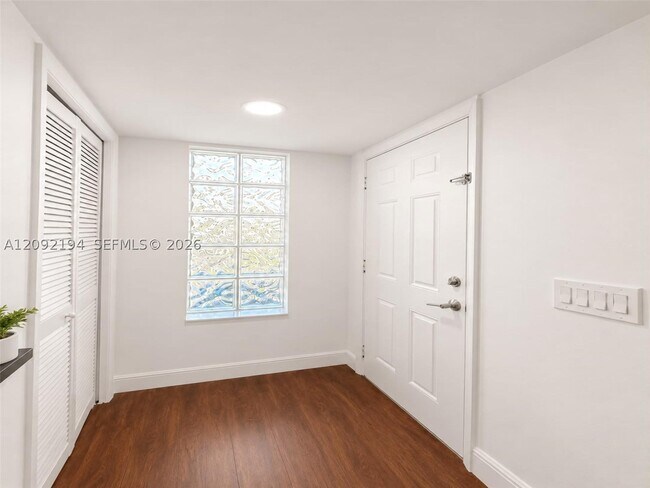 Building Photo - 16571 Blatt Blvd