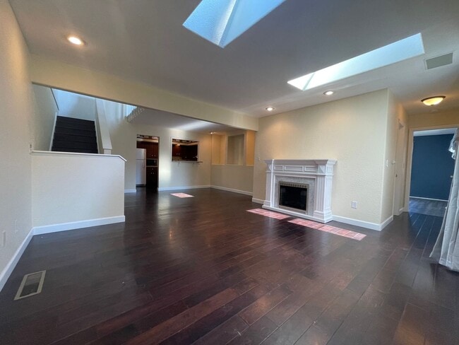 Building Photo - 1450 Woodland Dr