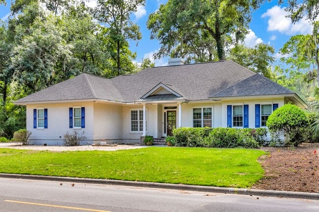 Building Photo - Welcome to the Desirable Landings on Skidaway Island - MIN 6 Month Lease - Fully Furnished