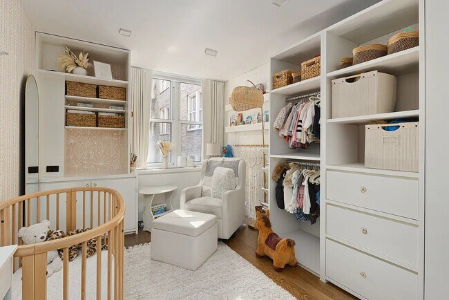 Foto del edificio - 23 E 10th St