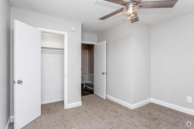 2BR, 1.5BA - 900SF - The Foundry
