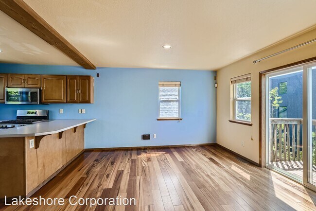 Building Photo - 3 br, 1.5 bath House - 2111 E Pine St