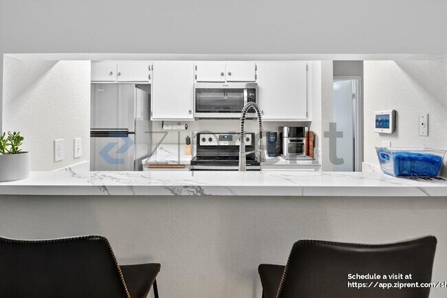 Foto del edificio - 10655 Lemon Ave