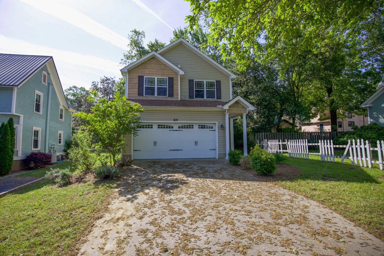 Foto principal - "Charming 3-Bed Oasis in Southern Pines wi...