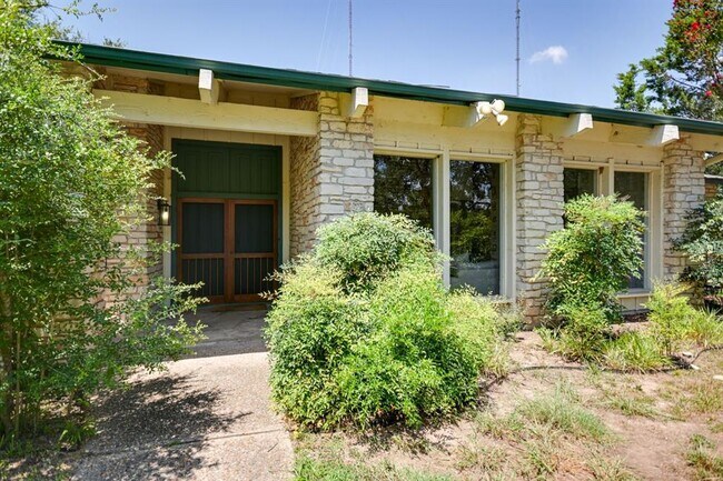 Building Photo - 2412 Deer Pass